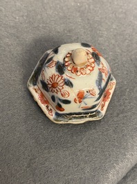 Tien overwegend Chinese blauw-witte, famille rose en Imari-stijl vaasjes, Kangxi en later